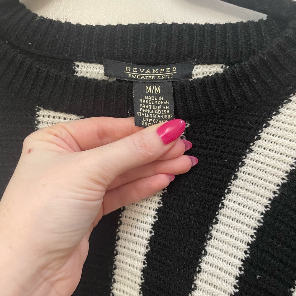 Vintage Revamped Cropped Monochrome Striped Sweater - Picture 5 of 6